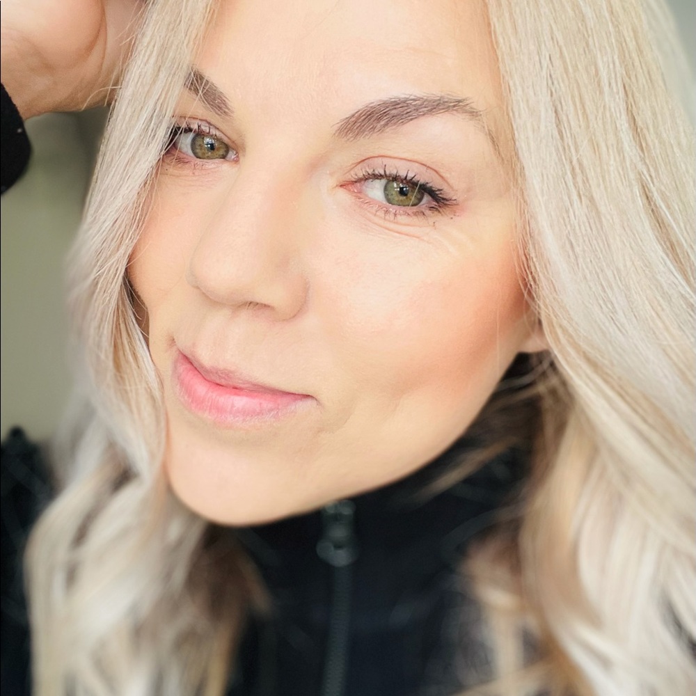 Meet your Posher, Elvia